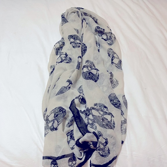 Skull Scarf - Picture 1 of 1